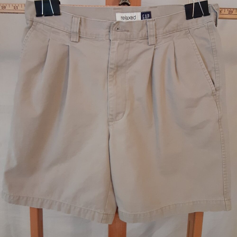 GAP khaki shorts